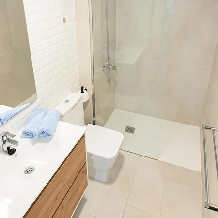 Centrico Cerca Playa, Silencioso, Comodo, Moderno Apartment *