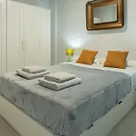 Quiet Couples Apt, 10 Min Walk To Beach, Shopping & Dining District, 50m Hospital, Wifi Apartment